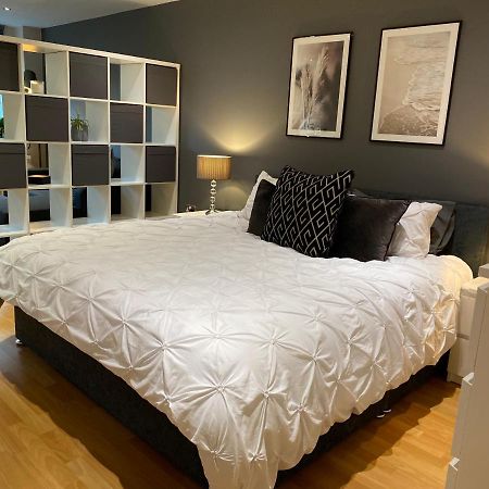 City Centre Modern Studio Apartment - Westone Free Wifi, Gym Access, Netflix Sheffield Kültér fotó